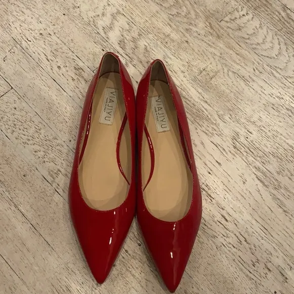 Viajiyu red flats generous toe box with no cleavage new no box size 41.5