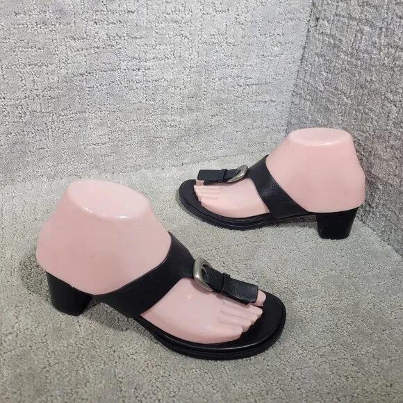 Vince Aubrey Womens Size US 6M Leather Slip On Stocked Block Heel Thong Sandals