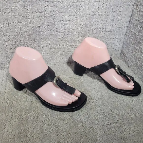 Vince Aubrey Womens Size US 6M Leather Slip On Stocked Block Heel Thong Sandals