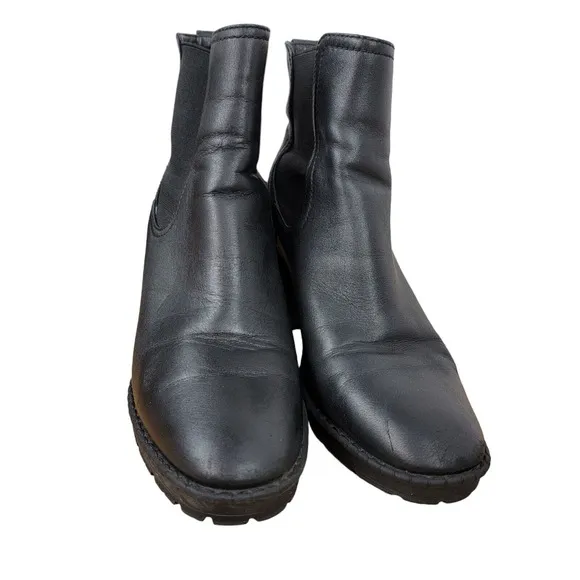 Vince Boots Womens 9.5 Henderson Chelsea Black Leather Block Water Repellant