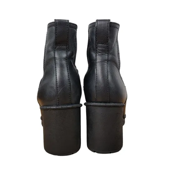 Vince Boots Womens 9.5 Henderson Chelsea Black Leather Block Water Repellant