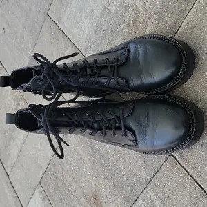 Vince Cabria Lace-Up Leather Combat Boots Sz 6