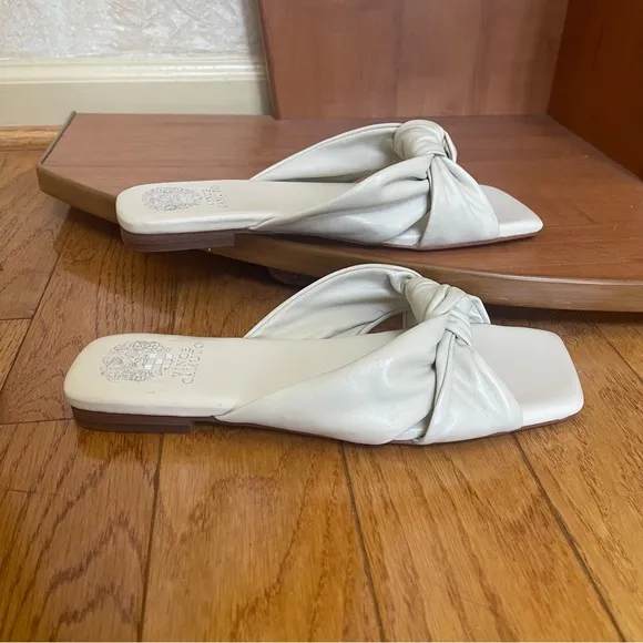 Vince Camuto Ambralee Twist Off White Quilted Leather Sandals Flats Slides Sz 8M