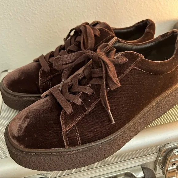Vince Neela Women's‎ Velvet Platform Sneakers