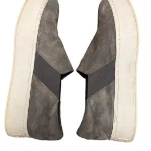 VINCE Sneakers l Warren Platform Sneakers l Size 7M Gray Suede Sneakers