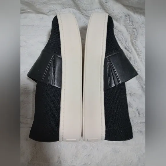 Vince Warren Knit Slip-On Sneakers With Leather Ladies Size 7 Black LIKE NEW
