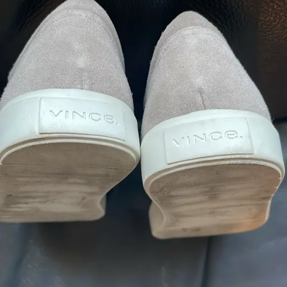 Vince Women’s Belford Suede Low Top Sneakers Gray Size 8.
