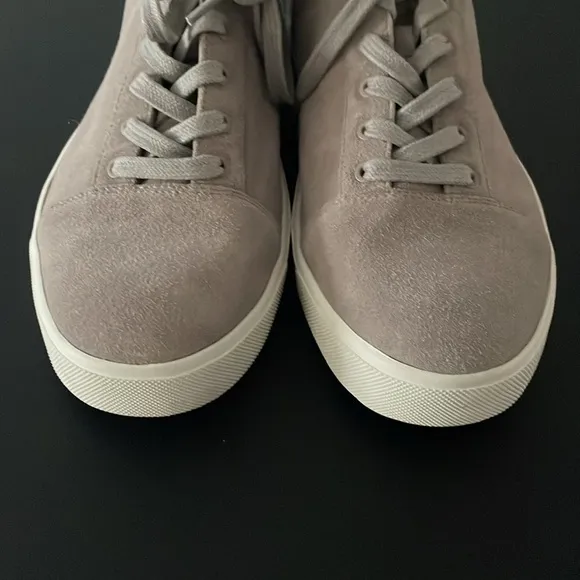 Vince Women’s Belford Suede Low Top Sneakers Gray Size 8.