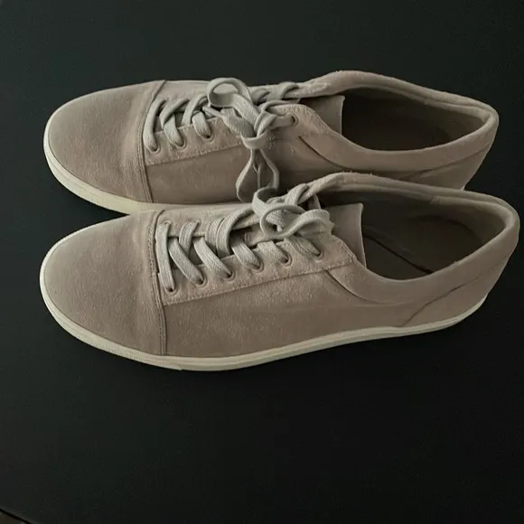 Vince Women’s Belford Suede Low Top Sneakers Gray Size 8.