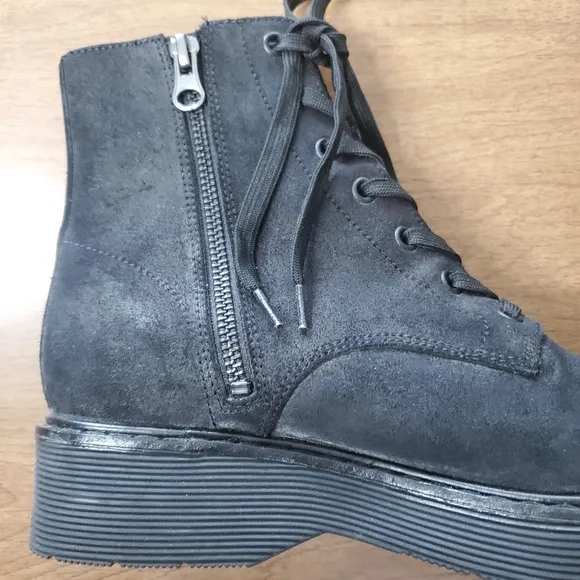 Vince Womens Suede Combat Boots Size 7.5 Black Lace Up Ankle Booties Comfy Moto