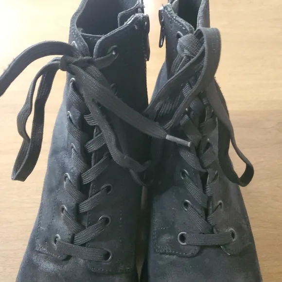 Vince Womens Suede Combat Boots Size 7.5 Black Lace Up Ankle Booties Comfy Moto