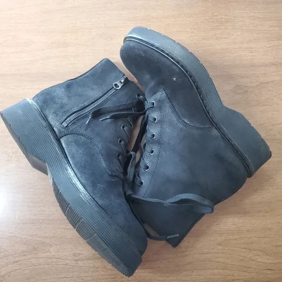 Vince Womens Suede Combat Boots Size 7.5 Black Lace Up Ankle Booties Comfy Moto