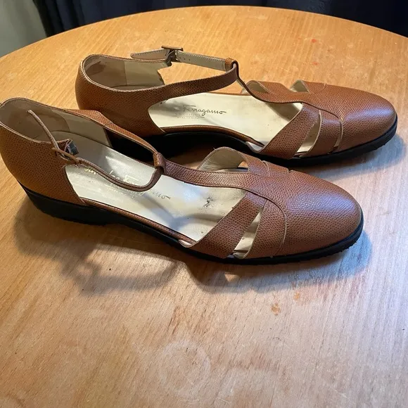 Vintage 10B Salvatore Ferragamo Dattero Pebble Sandals Naenia