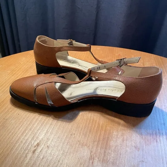 Vintage 10B Salvatore Ferragamo Dattero Pebble Sandals Naenia