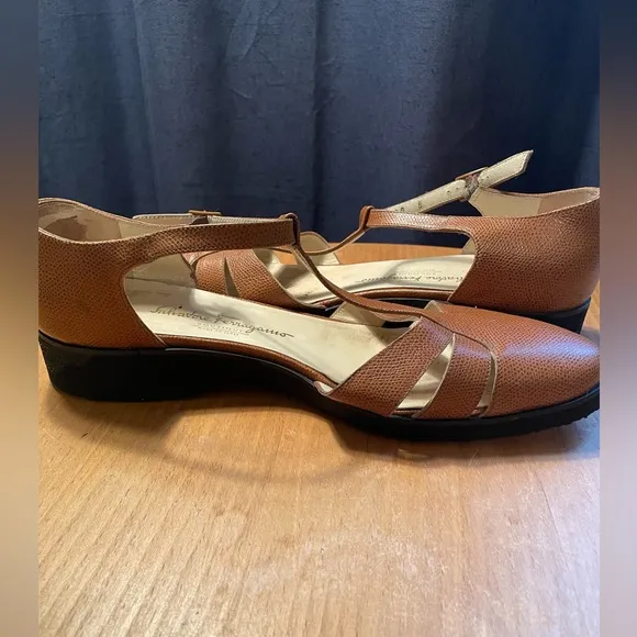 Vintage 10B Salvatore Ferragamo Dattero Pebble Sandals Naenia