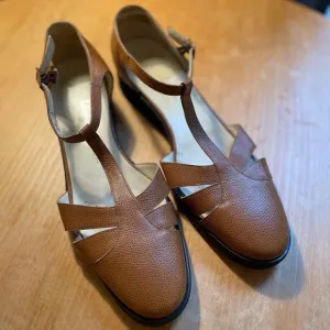 Vintage 10B Salvatore Ferragamo Dattero Pebble Sandals Naenia