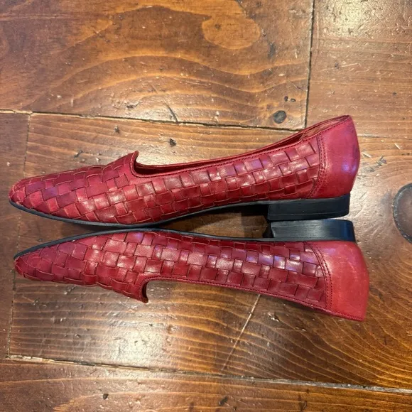 Vintage 90’s Bernardo Women's Red Woven Loafers. Size 8.5w