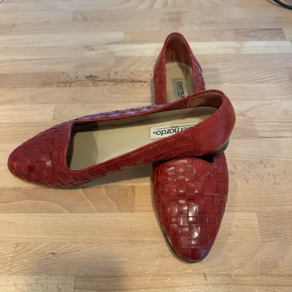 Vintage 90’s Bernardo Women's Red Woven Loafers. Size 8.5w