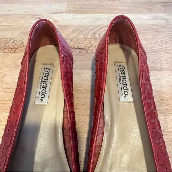 Vintage 90’s Bernardo Women's Red Woven Loafers. Size 8.5w