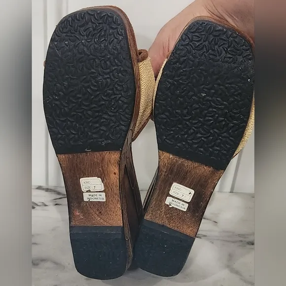 Vintage 90s Y2K Cha Cha carved wood wedge sandals women's size 7