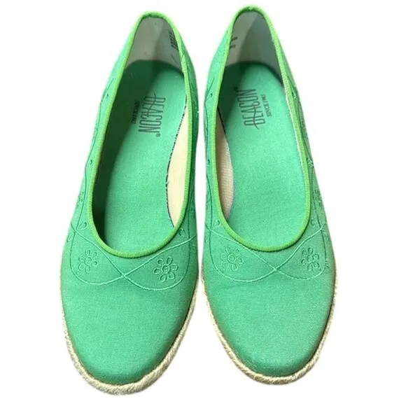 Vintage Beacon Kelly Green Embroidered Canvas Wedge Espadrilles Size 8.5W