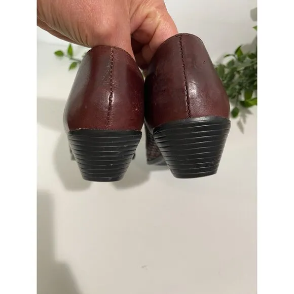Vintage Brown Leather Slip-On Loafers With Woven Detail &amp; Low Heel Size 7M