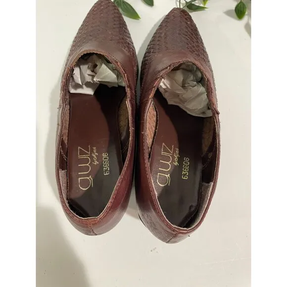 Vintage Brown Leather Slip-On Loafers With Woven Detail &amp; Low Heel Size 7M