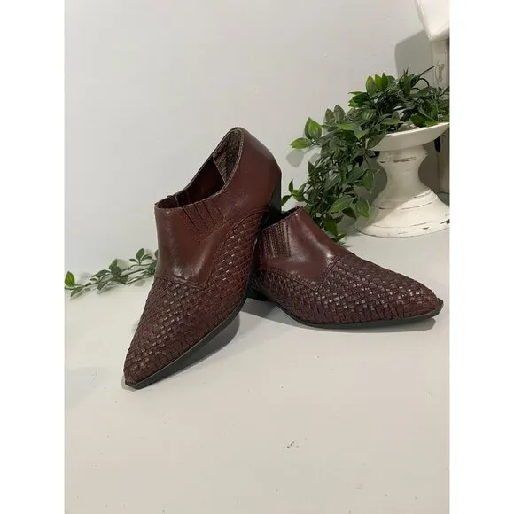 Vintage Brown Leather Slip-On Loafers With Woven Detail &amp; Low Heel Size 7M