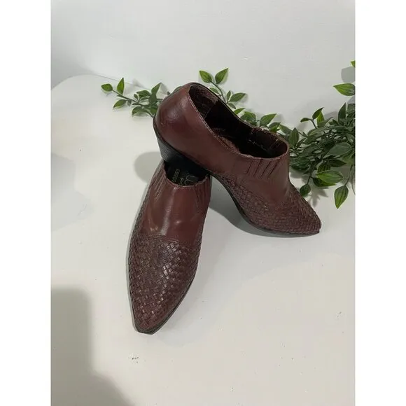 Vintage Brown Leather Slip-On Loafers With Woven Detail &amp; Low Heel Size 7M