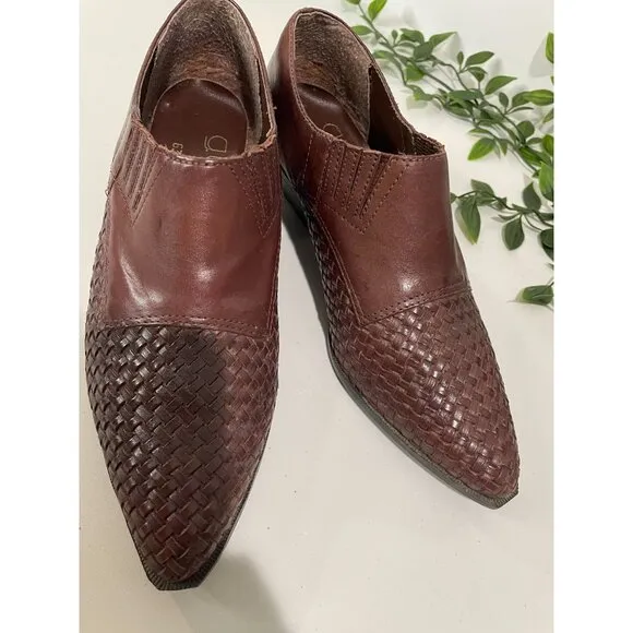Vintage Brown Leather Slip-On Loafers With Woven Detail &amp; Low Heel Size 7M