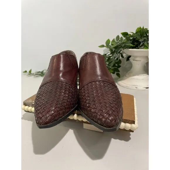 Vintage Brown Leather Slip-On Loafers With Woven Detail &amp; Low Heel Size 7M