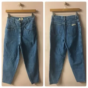 Vintage Calvin Klein Medium Wash Blue Tapered Fit Mom Jeans