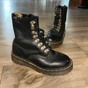 Vintage Doc Martens Made in England Lug Sole Combat Boots Women 4
