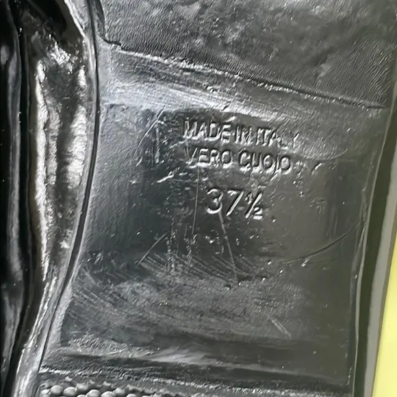 Vintage Fendi Black patent leather flats with Sophisticated Detail at the front