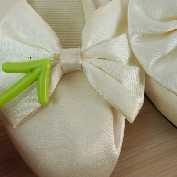 VINTAGE Victoria Secret Slip On Sandals 6 Cream Satin Bow Slide Indoor Sleepwear