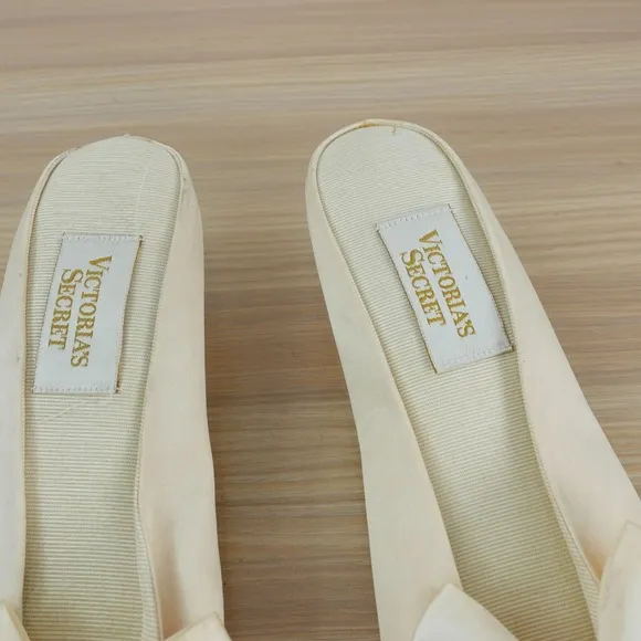 VINTAGE Victoria Secret Slip On Sandals 6 Cream Satin Bow Slide Indoor Sleepwear