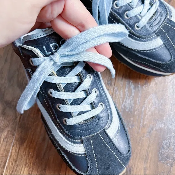 vintage • Y2K Aldo chunky platform sneakers blue leather sporty retro two tone
