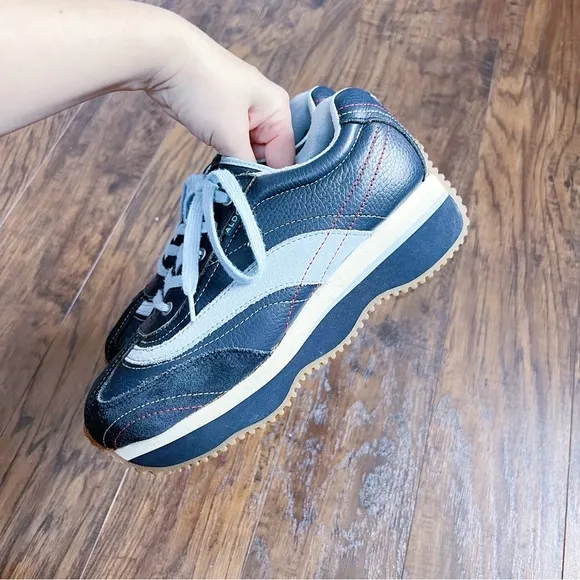 vintage • Y2K Aldo chunky platform sneakers blue leather sporty retro two tone