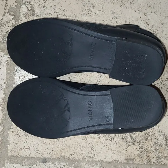 Vionic Black Chelsea Leather Booties Size 9.5