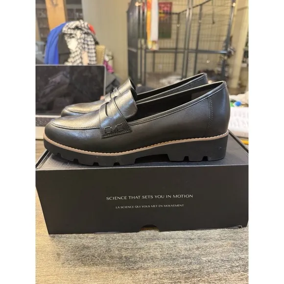 Vionic Cheryl II Black Leather Slip On Loafers Women's Size US 9.5 Lug Sole