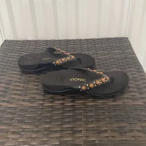 Vionic sandals, women’s size 6
