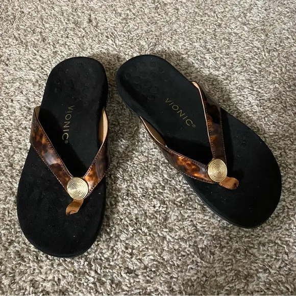 VIONIC Strap Sandals in Animal Print Size 7
