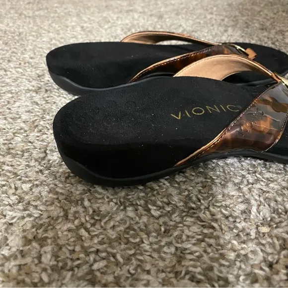 VIONIC Strap Sandals in Animal Print Size 7