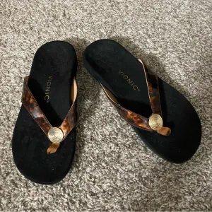 VIONIC Strap Sandals in Animal Print Size 7