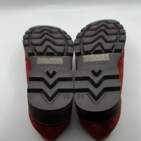 Vionic Sz 6 1/2 Finley Red Flats Suede Loafers