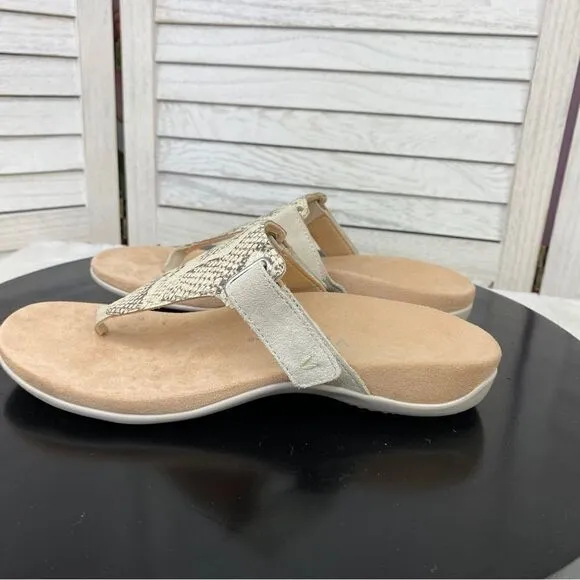 Vionic Wanda Leather T-strap Thing Sandals Beige 7 Bone Snake Embossed