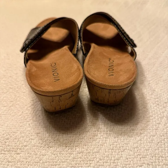 Vionic women’s open toe wedge sandal / dress shoe size 10