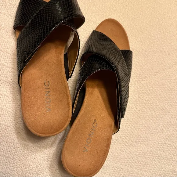 Vionic women’s open toe wedge sandal / dress shoe size 10