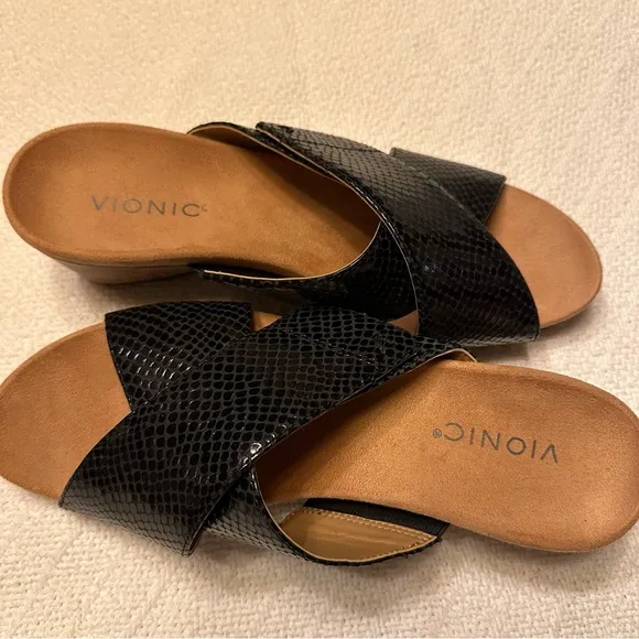 Vionic women’s open toe wedge sandal / dress shoe size 10