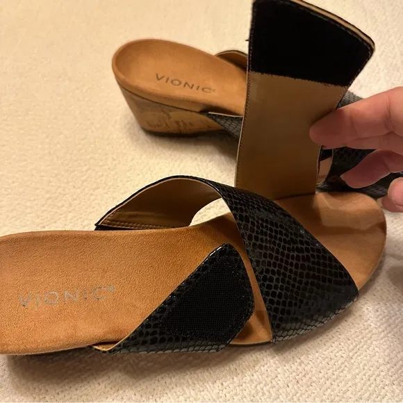 Vionic women’s open toe wedge sandal / dress shoe size 10